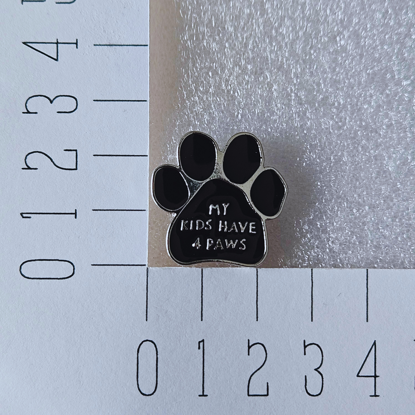 Enamel pin - Hondenpoot - My kids have 4 paws