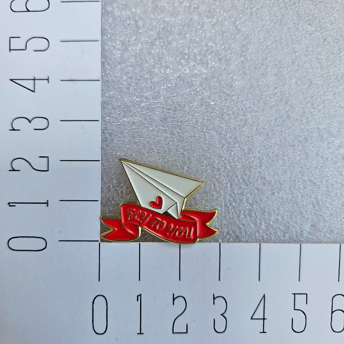Enamel pin - Papieren vliegtuigje - Fly to you