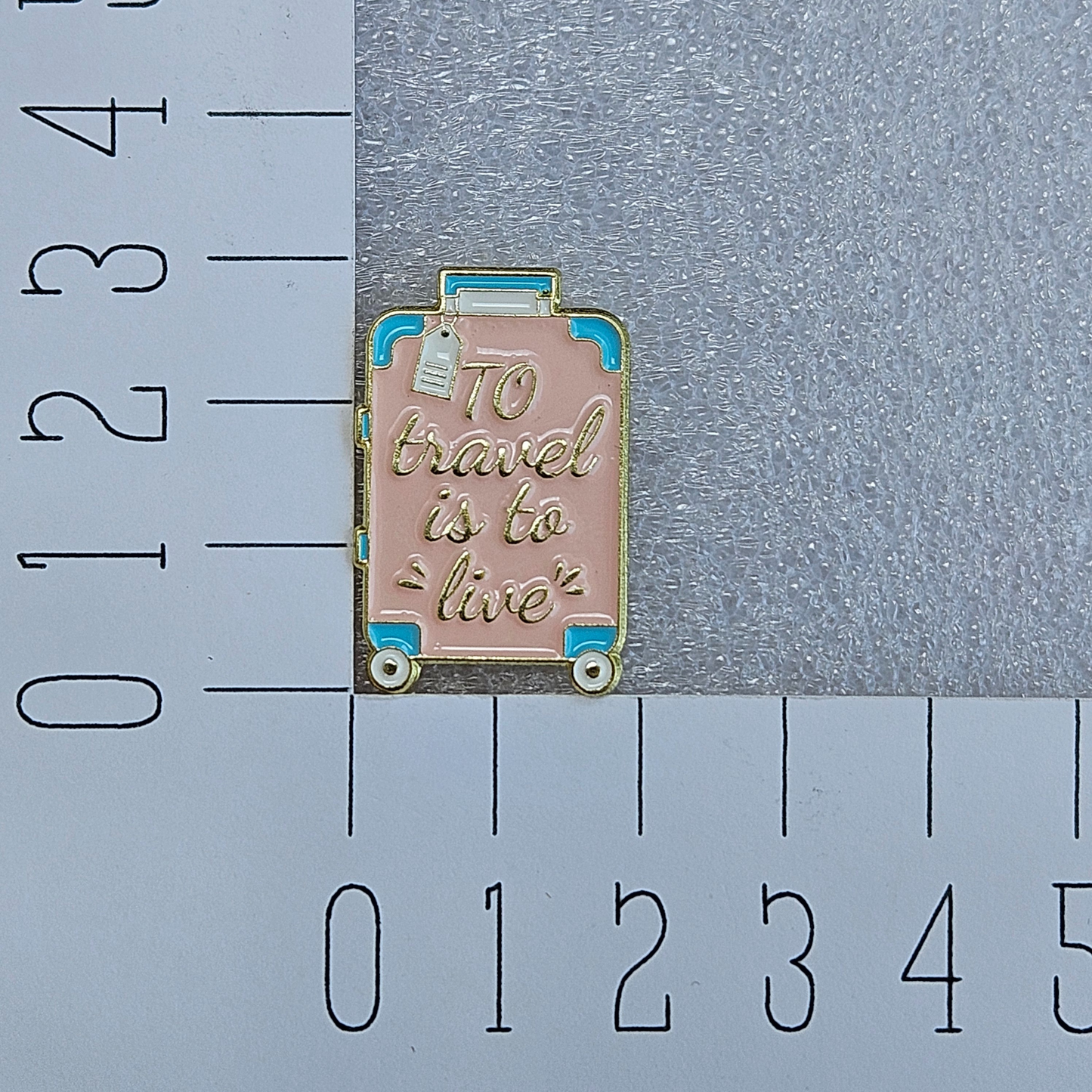 Enamel pin - Koffer - To travel is to live