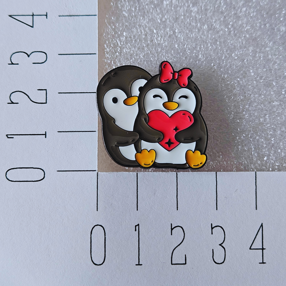 Enamel pin -Pinguins
