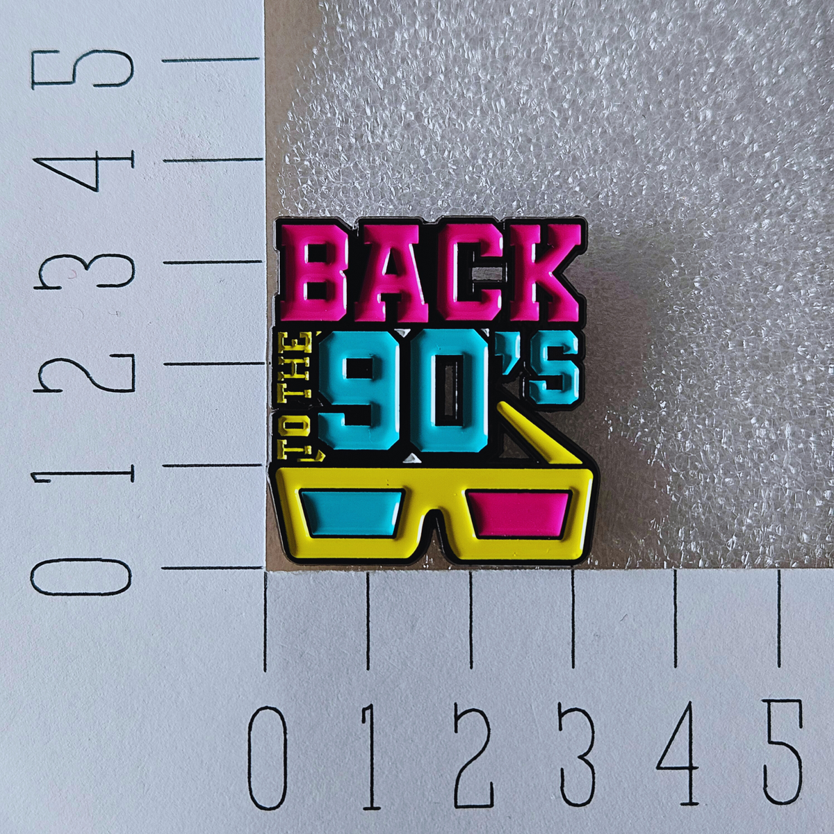 Enamel pin - Back to the 90's