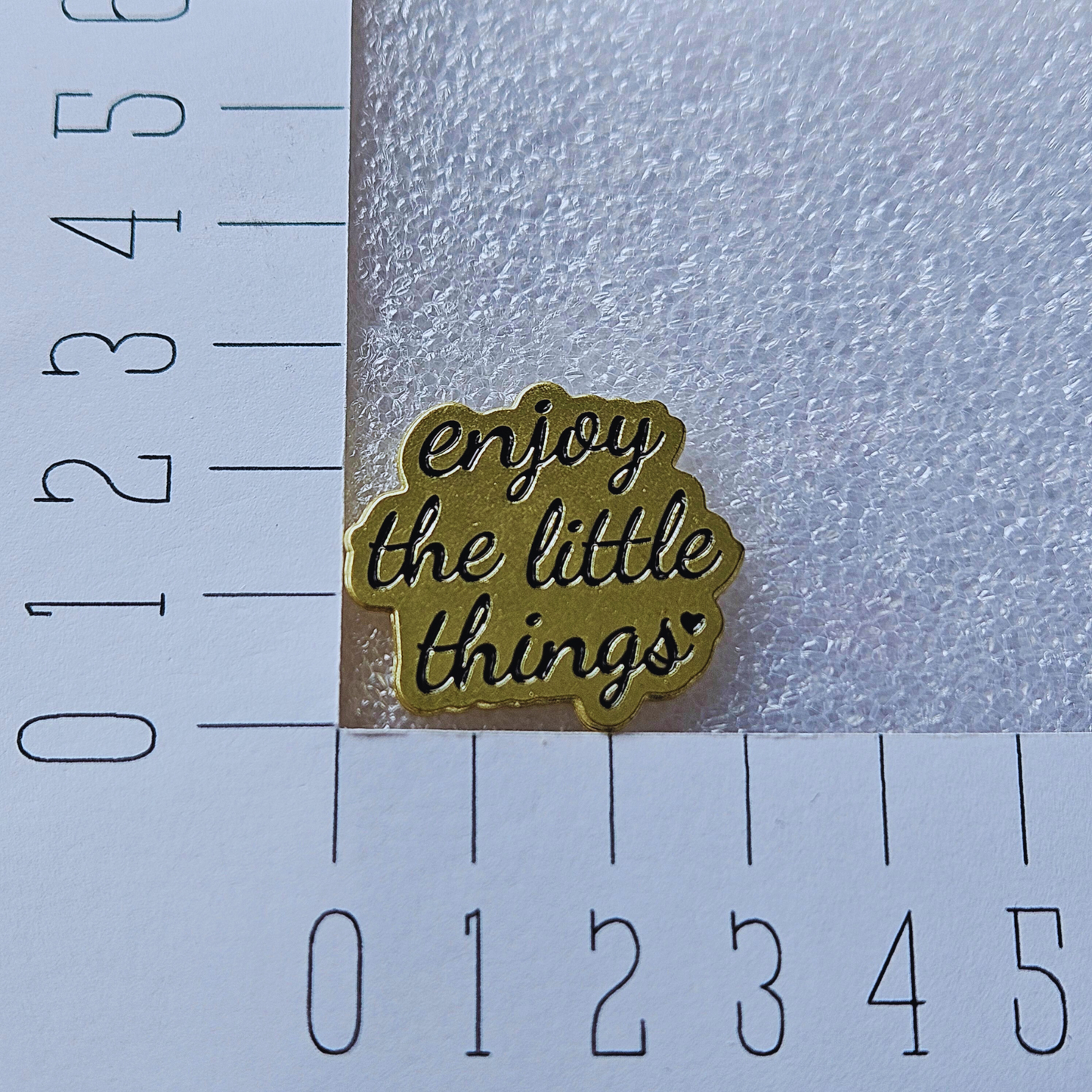Enamel pin - Enjoy the little things