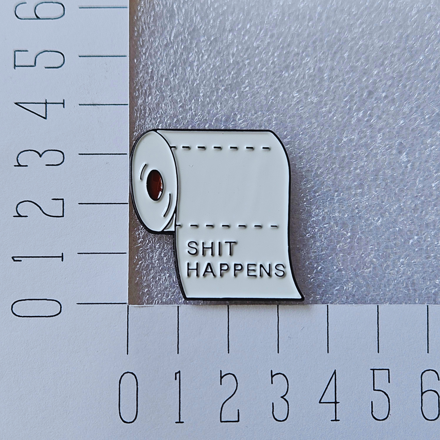 Enamel pin - wc rol - shit happens