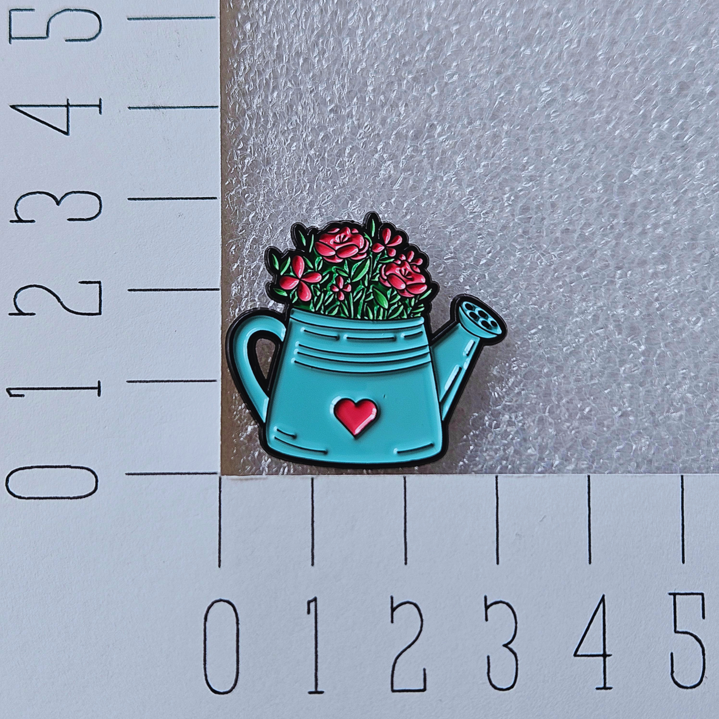Enamel pin - Gieter met bloemen