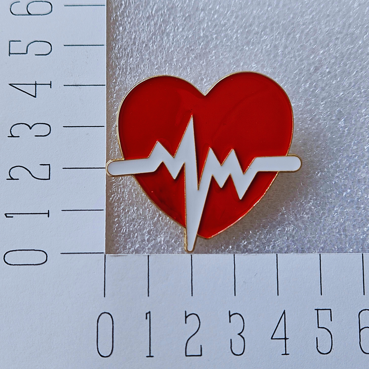 Enamel pin - Hart met levenslijn