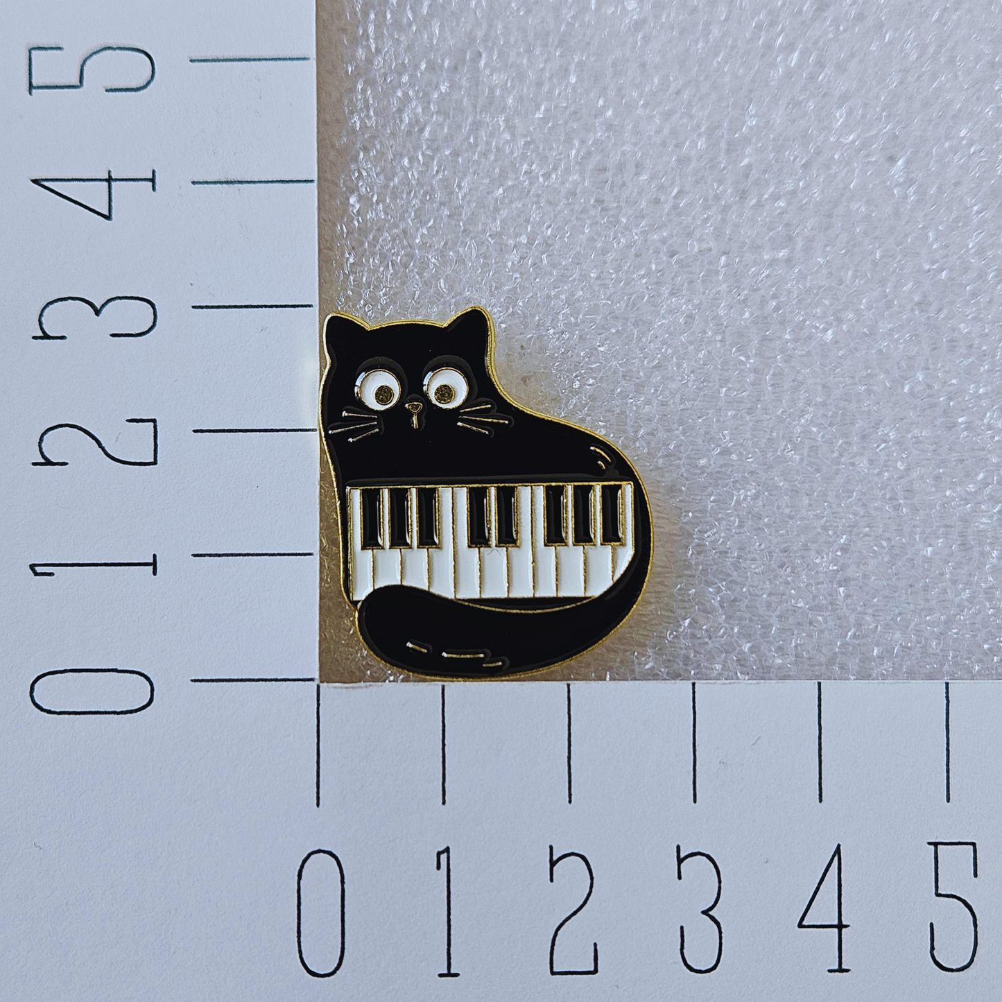 Enamel pin - Piano kat