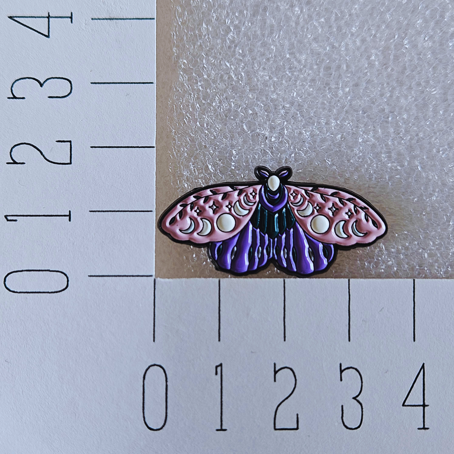 Enamel pin - Paarse nachtvlinder