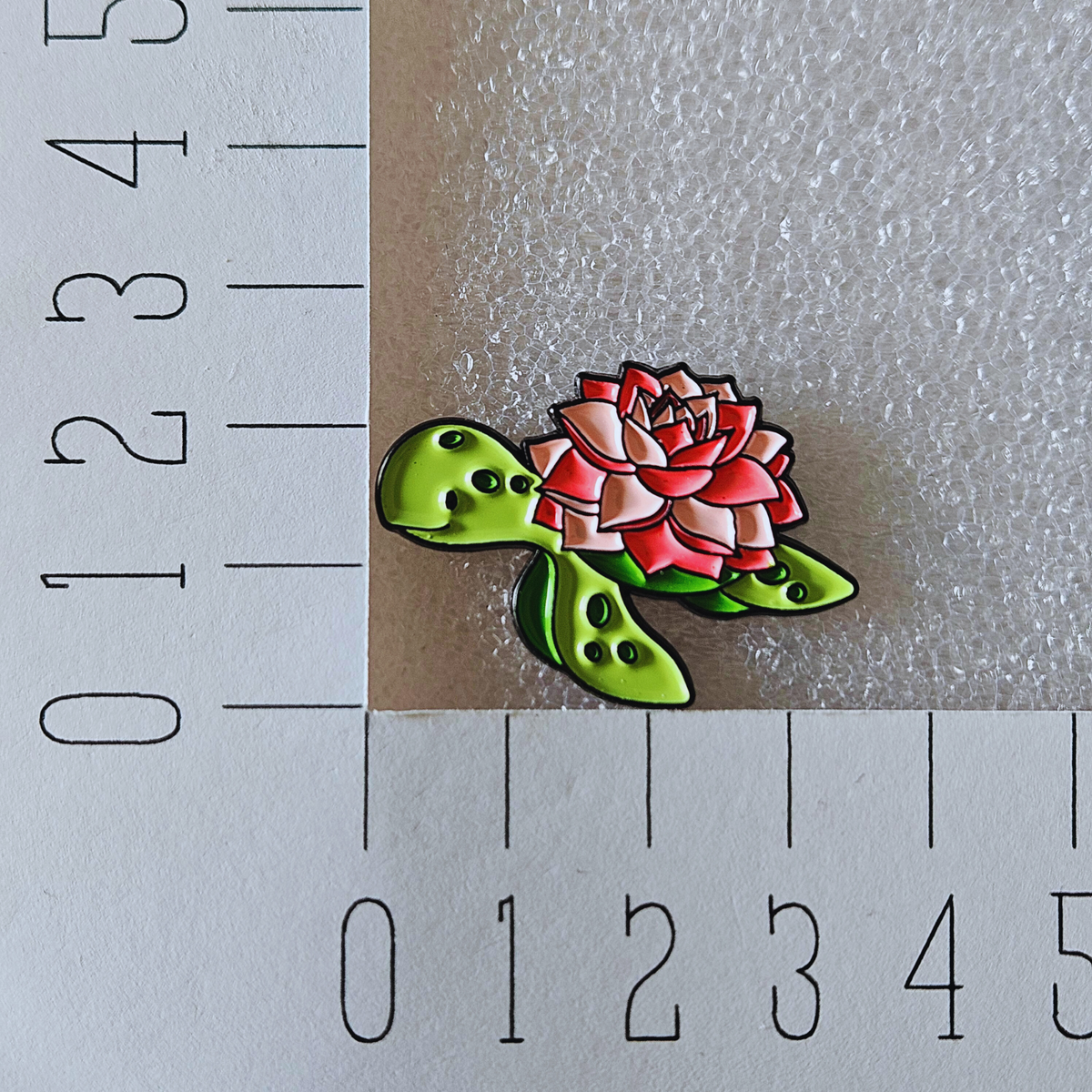 Enamel pin - Schildpad met bloemen