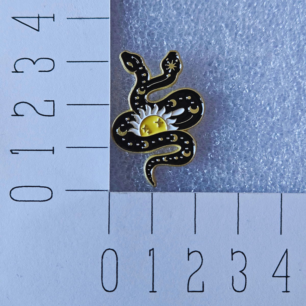 Enamel pin - Slangen met bloem