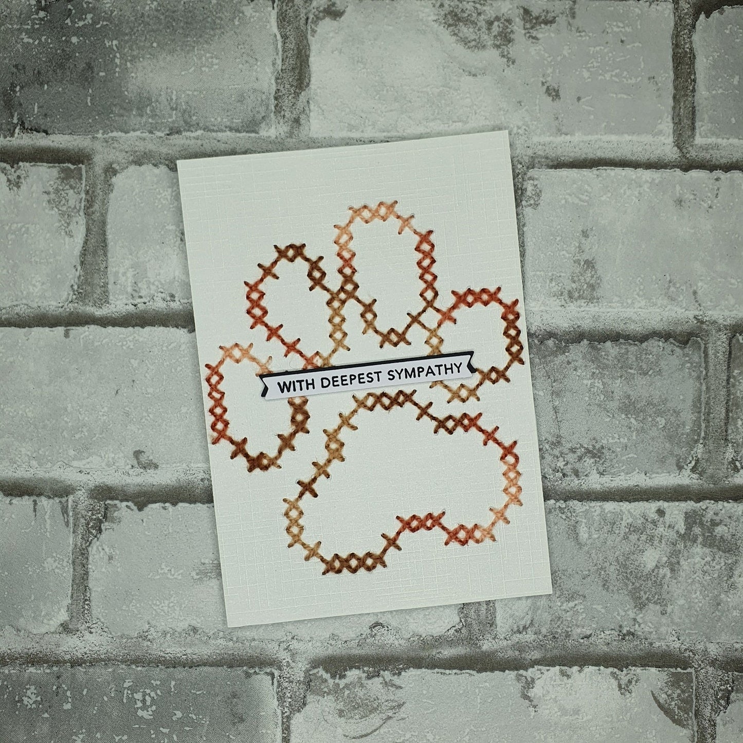 Condoleance kaart - Hondenpoot - geborduurd - With deepest sympathy. - Hobby en meer