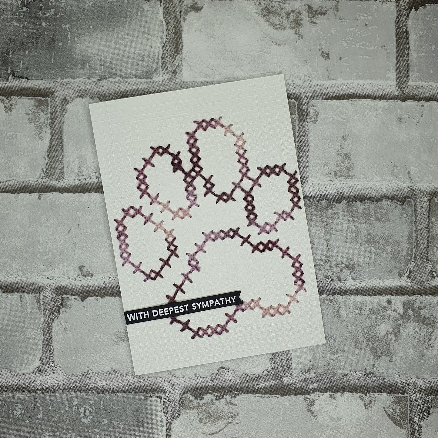 Condoleance kaart - Hondenpoot - geborduurd - With deepest sympathy - Hobby en meer