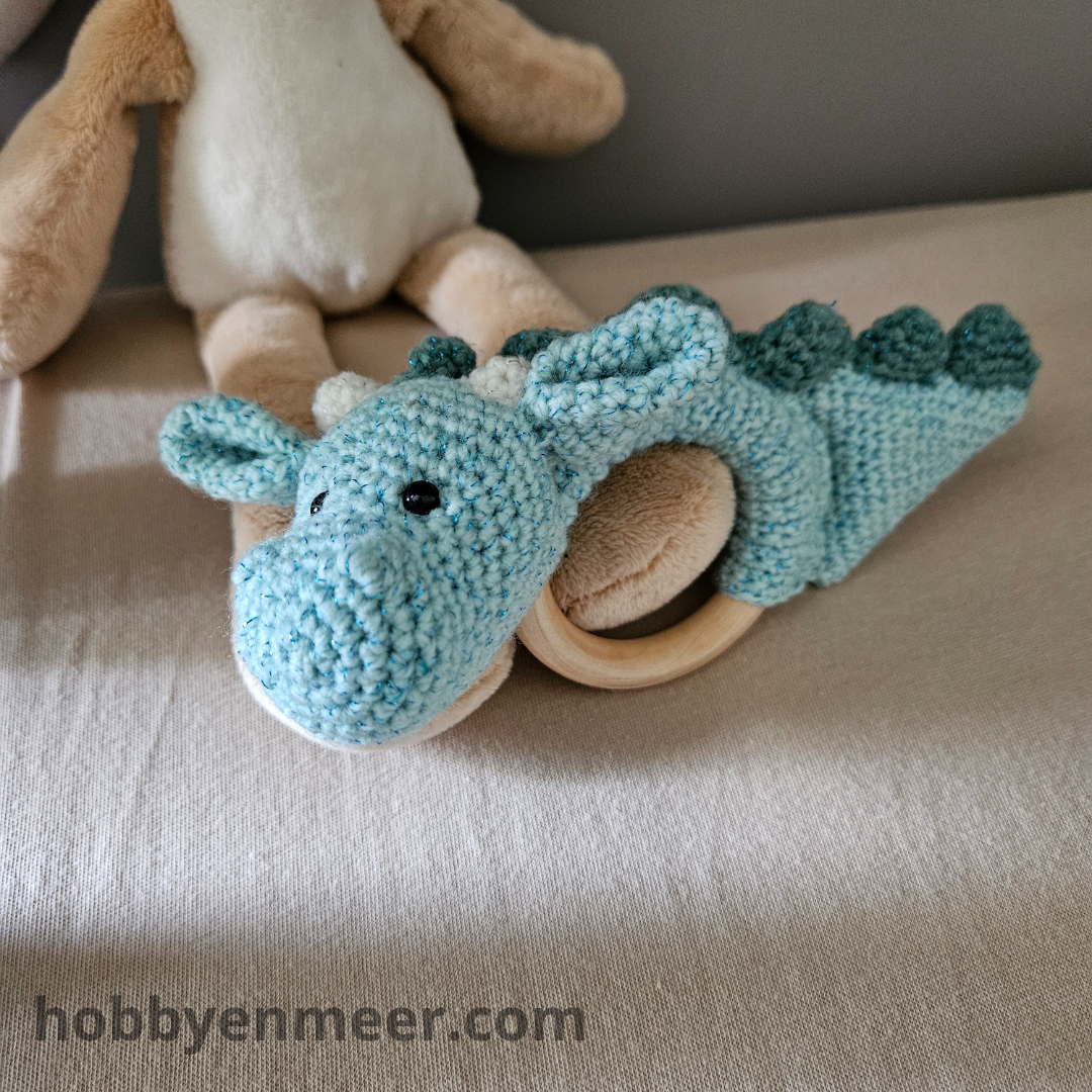 Draak op houten ring - Hobby en meer