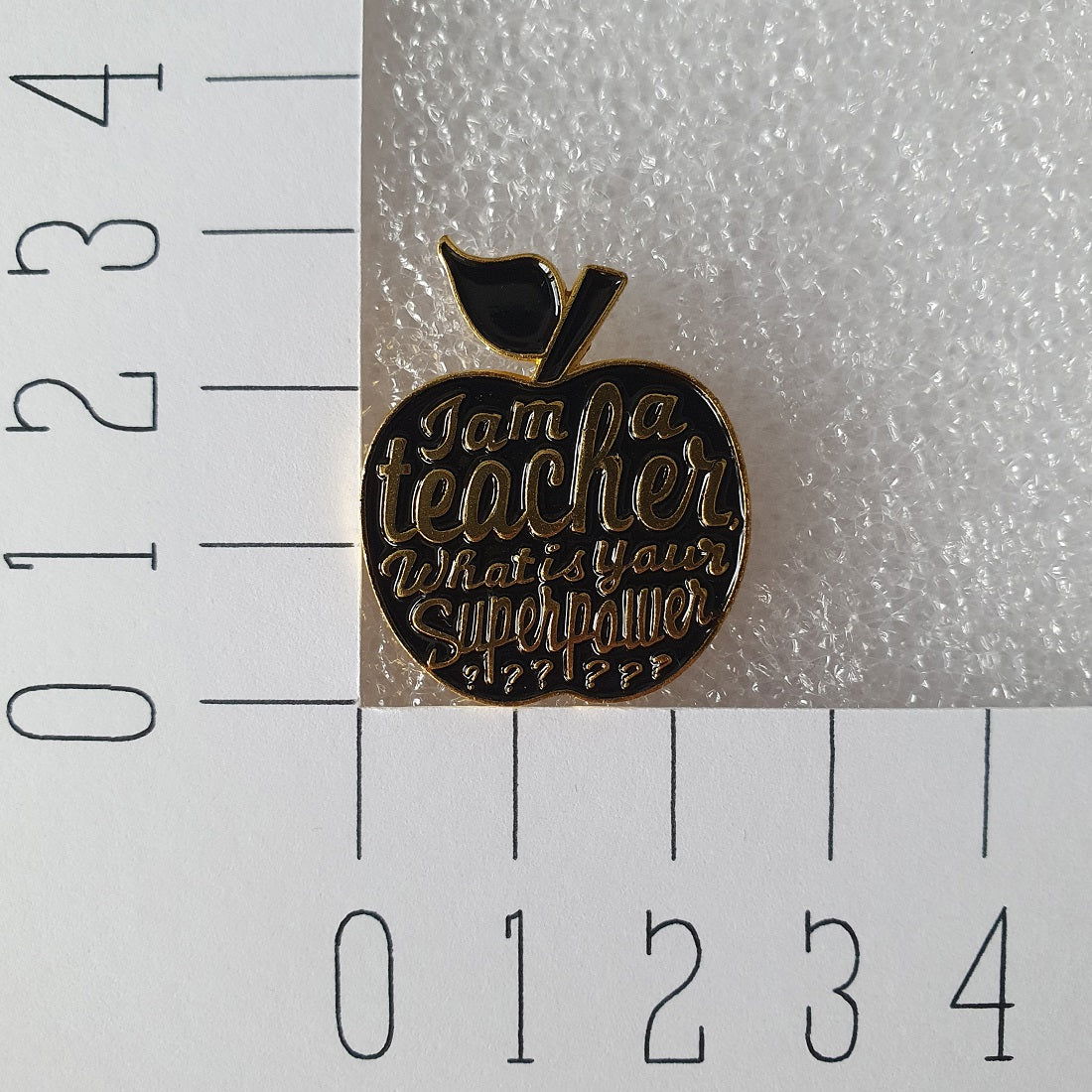 Enamel pin - Appel zwart- Teacher - Hobby en meer