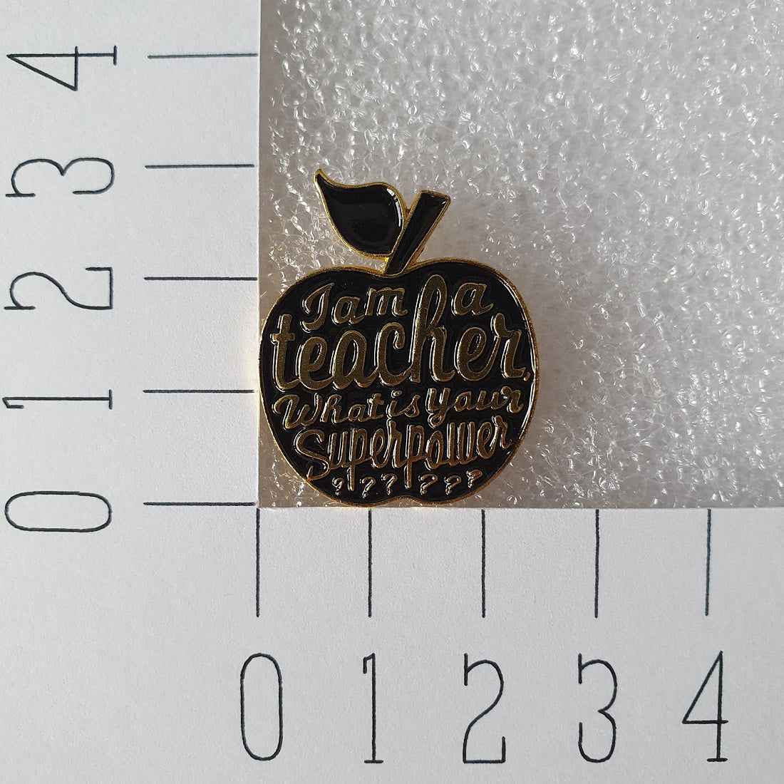 Enamel pin - Appel zwart- Teacher