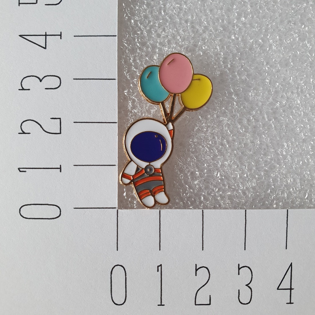Enamel pin - Astronaut met ballonnen - Hobby en meer