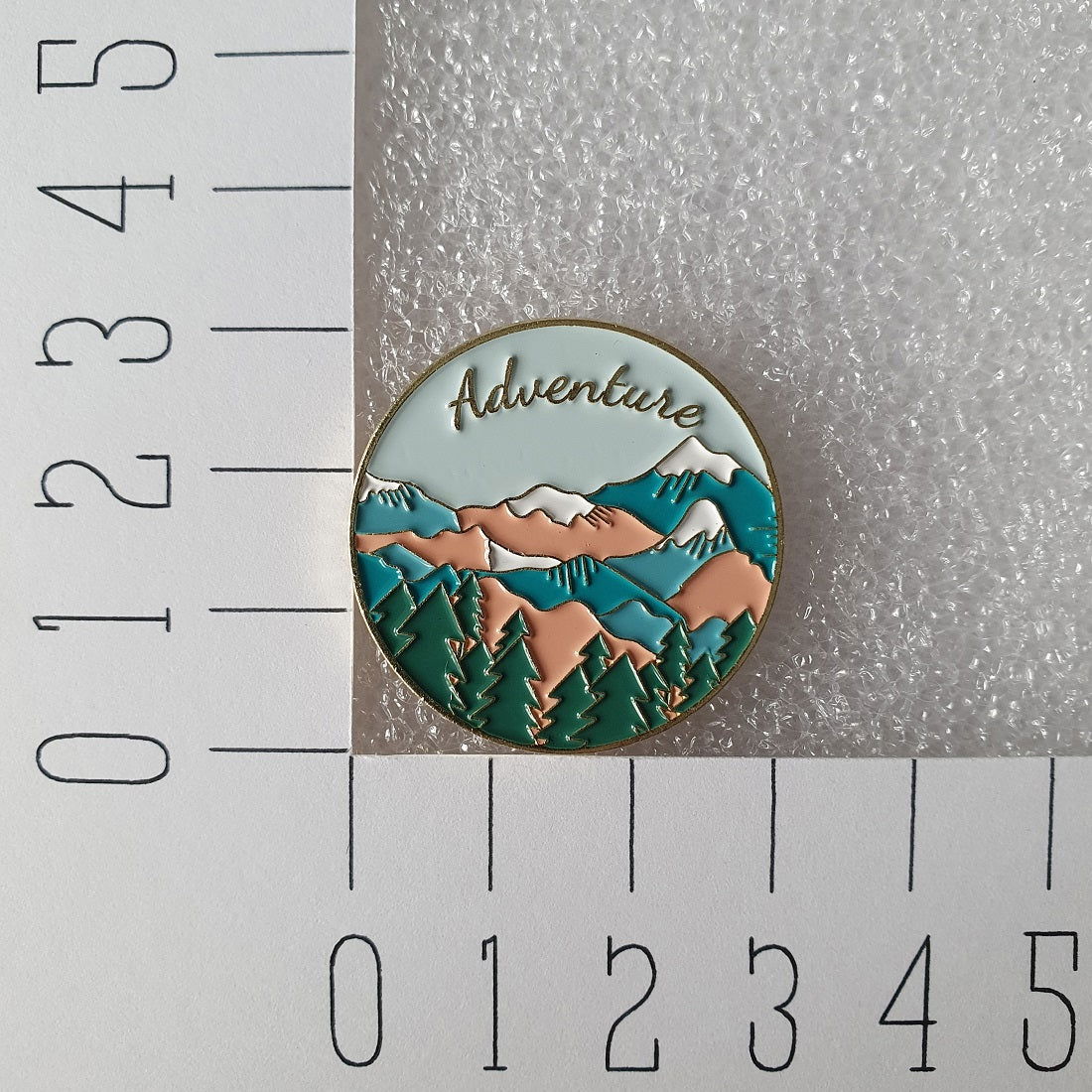 Enamel pin - Bergen in ronde - Adventure - Hobby en meer