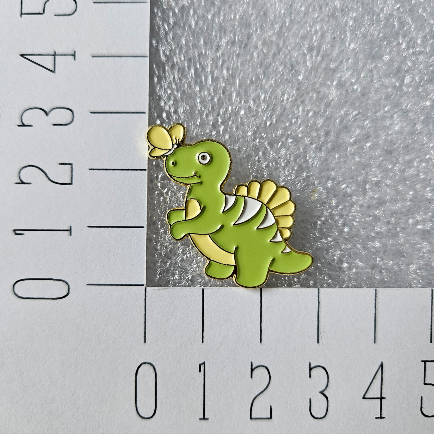 Enamel pin - Dino Spinosaurus baby - Hobby en meer