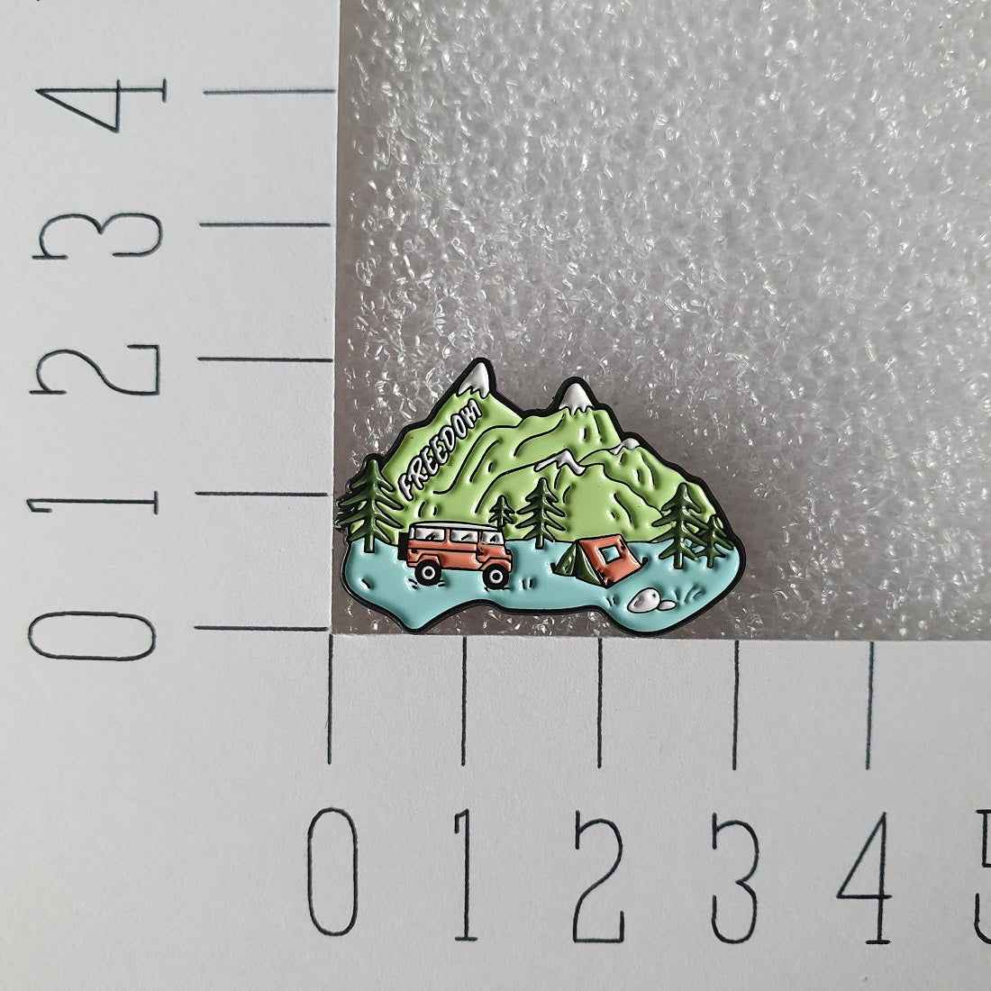 Enamel pin - Freedom gebergte