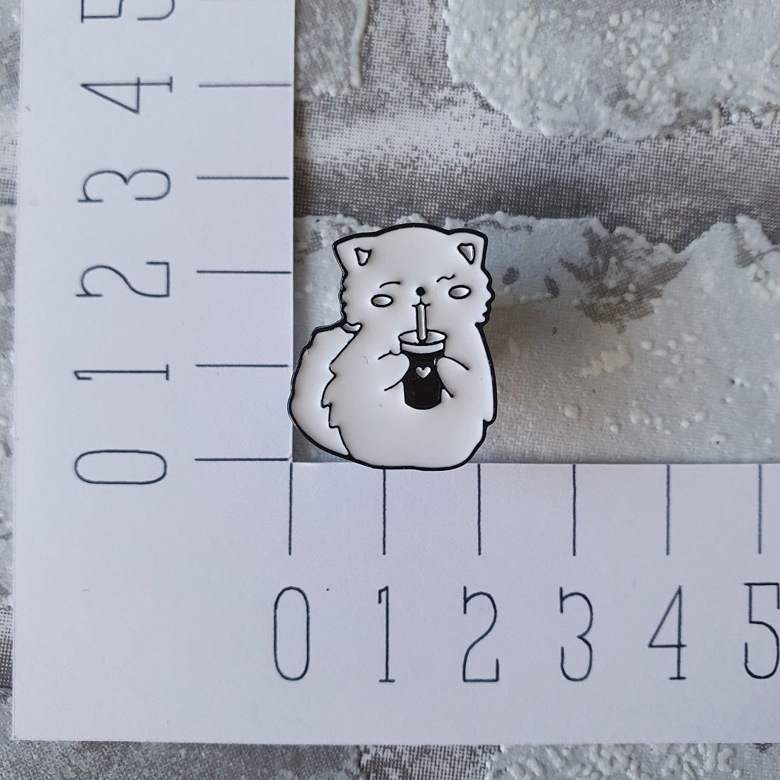 Enamel pin - Kat met drankje - Hobby en meer