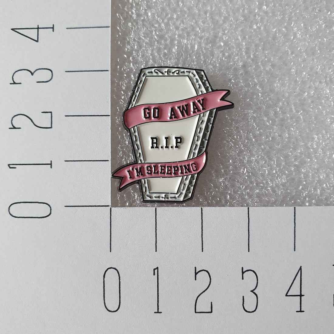 Enamel pin - Kist - Go away R.I.P. i'm sleeping
