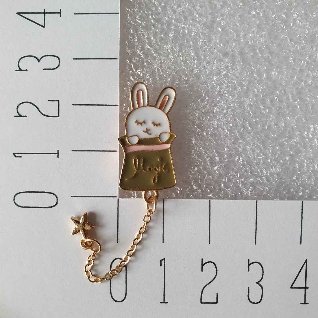 Enamel pin - Konijn in hoed groen