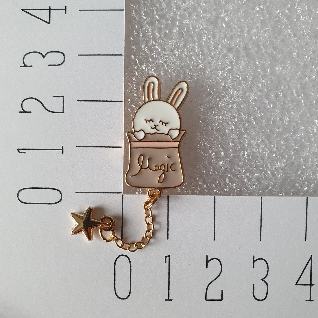Enamel pin - Konijn in hoed paars - Hobby en meer