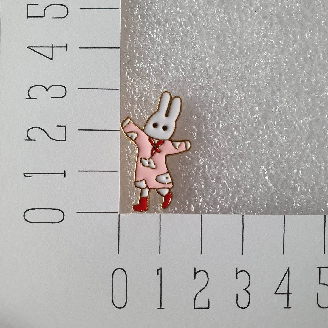 Enamel pin - Konijn in pyjama - Hobby en meer