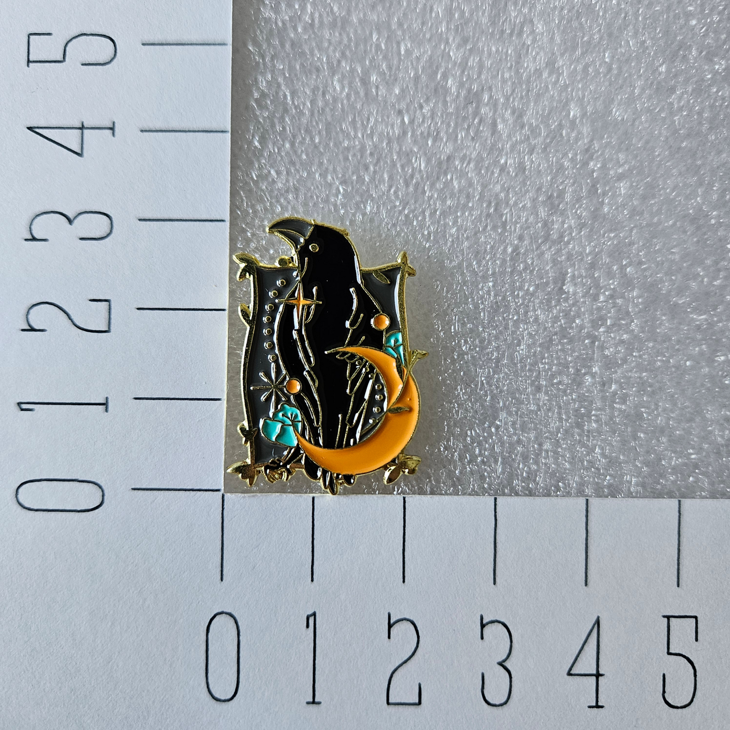 Enamel pin - Kraai met maan - Hobby en meer