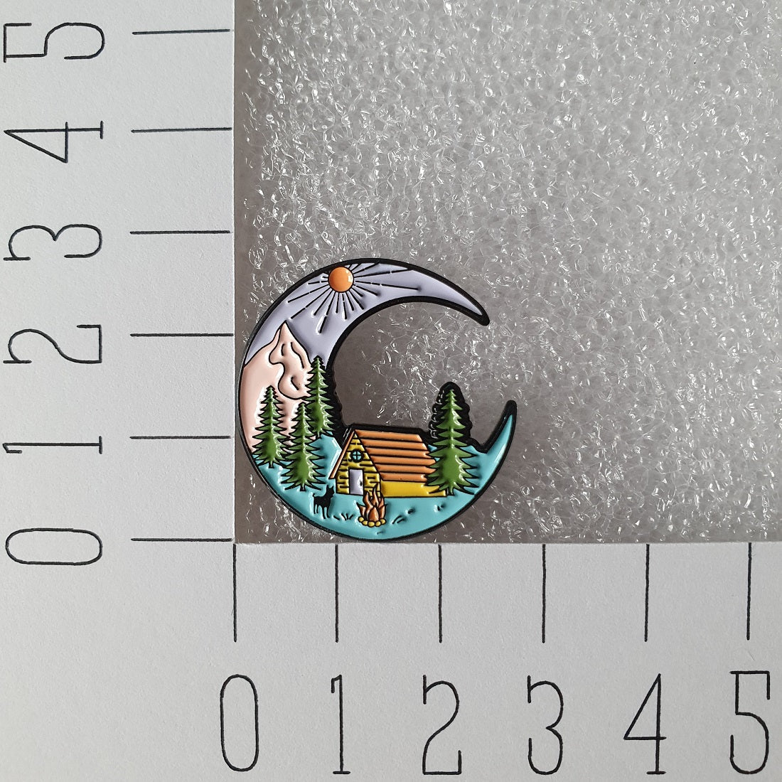Enamel pin - Maan avontuur - Hobby en meer