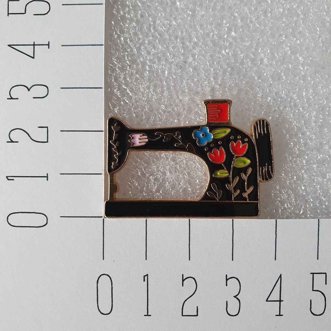 Enamel pin - Naaimachine