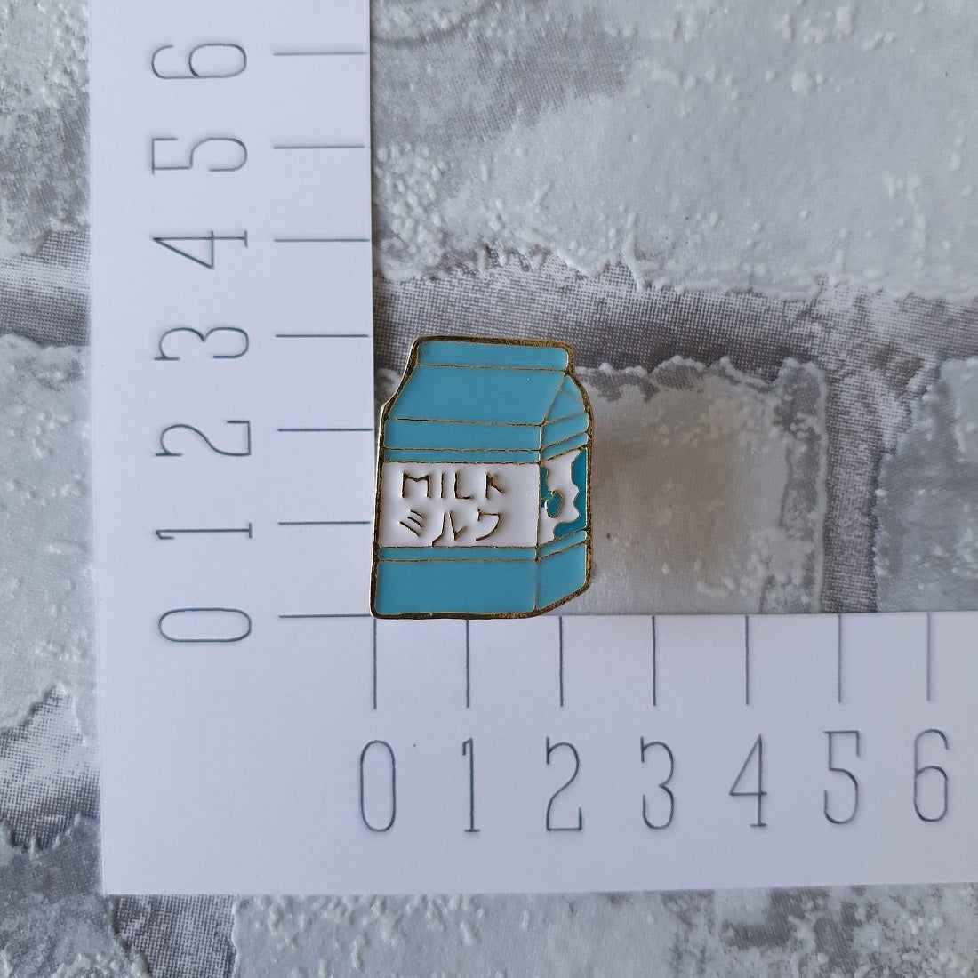 Enamel pin - Pak melk