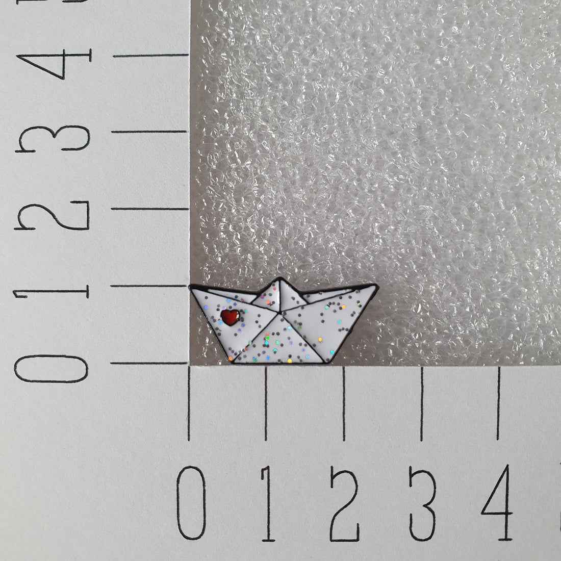 Enamel pin - Papieren bootje