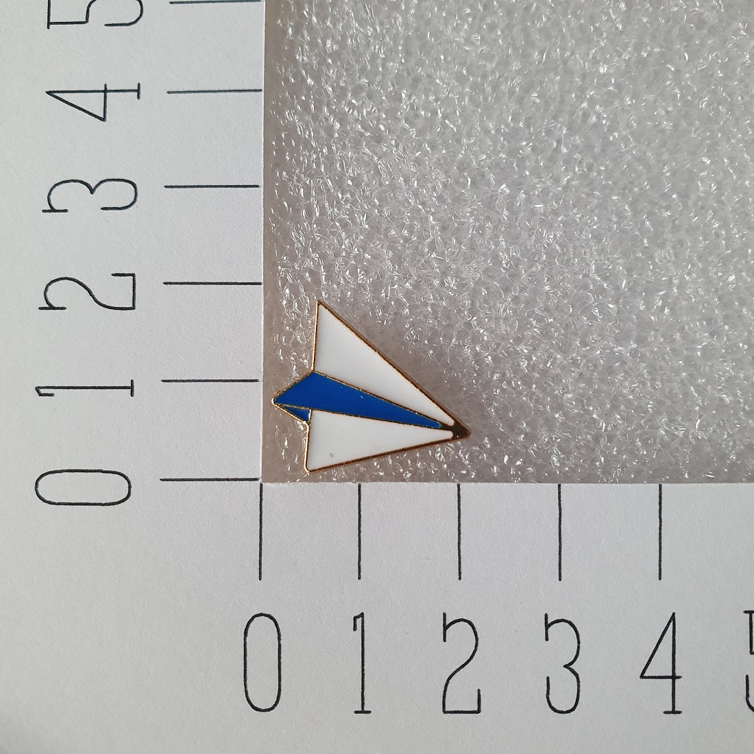 Enamel pin - Papieren vliegtuigje - Hobby en meer