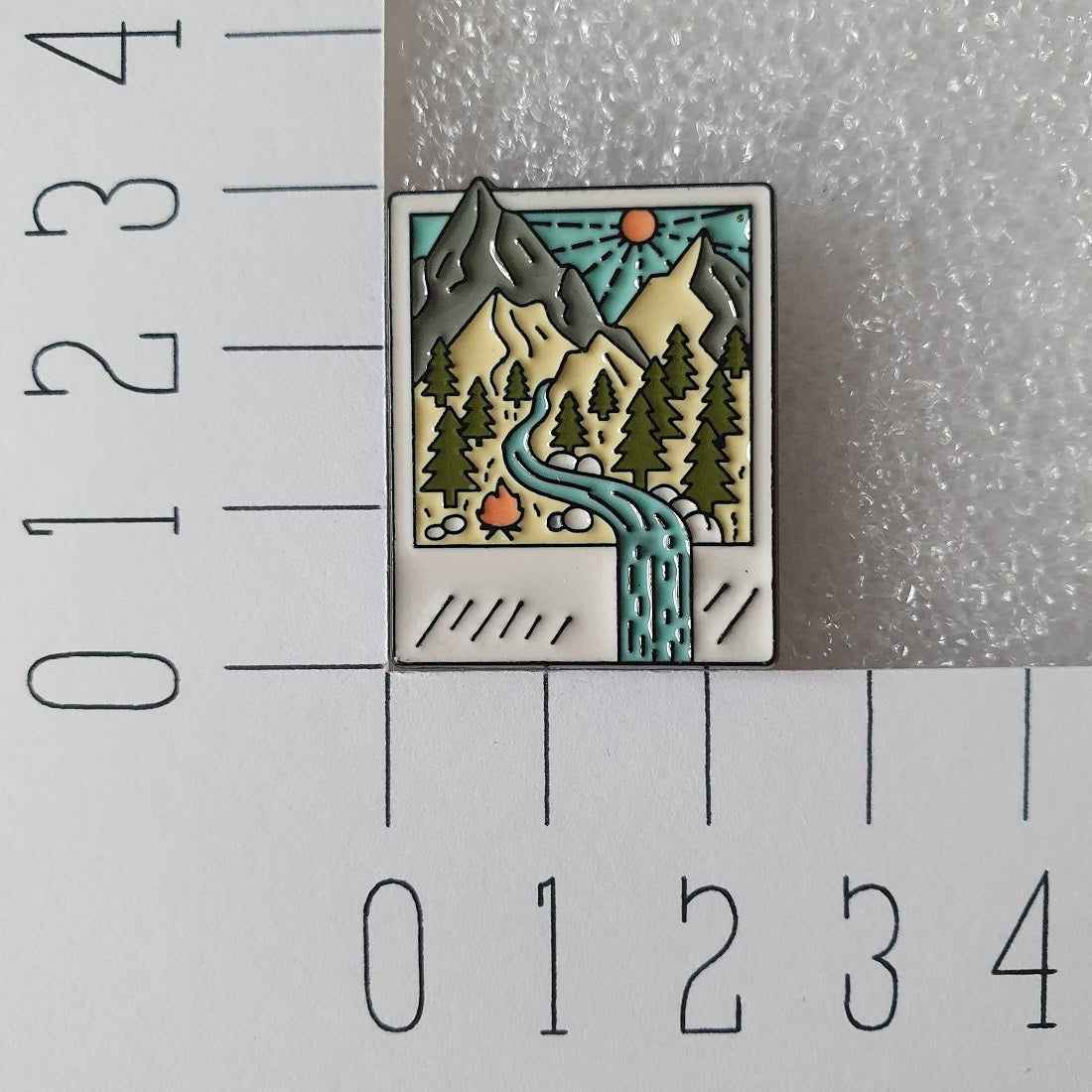 Enamel pin - Polaroid foto bergen