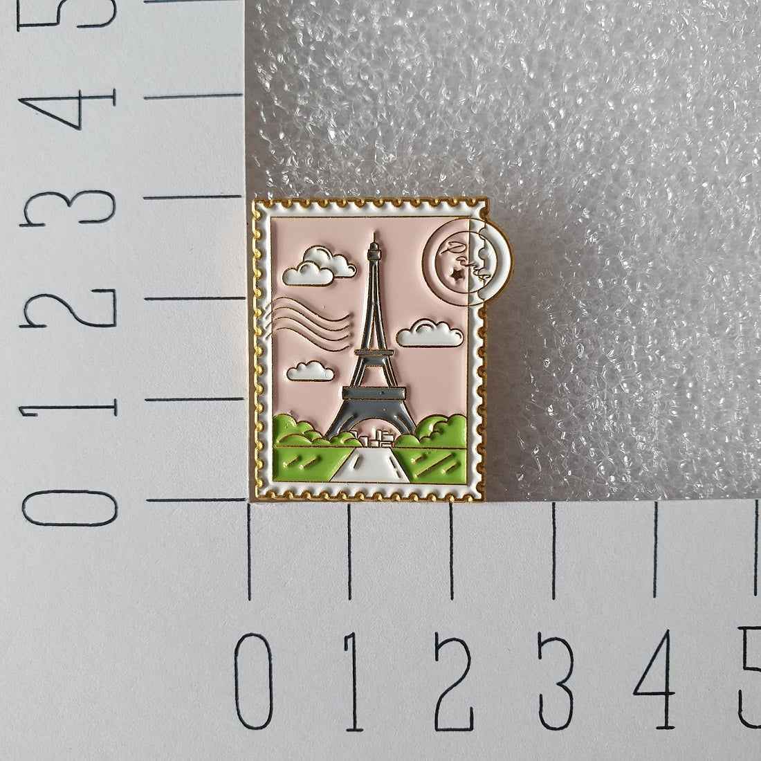 Enamel pin - Postzegel met Eiffeltoren