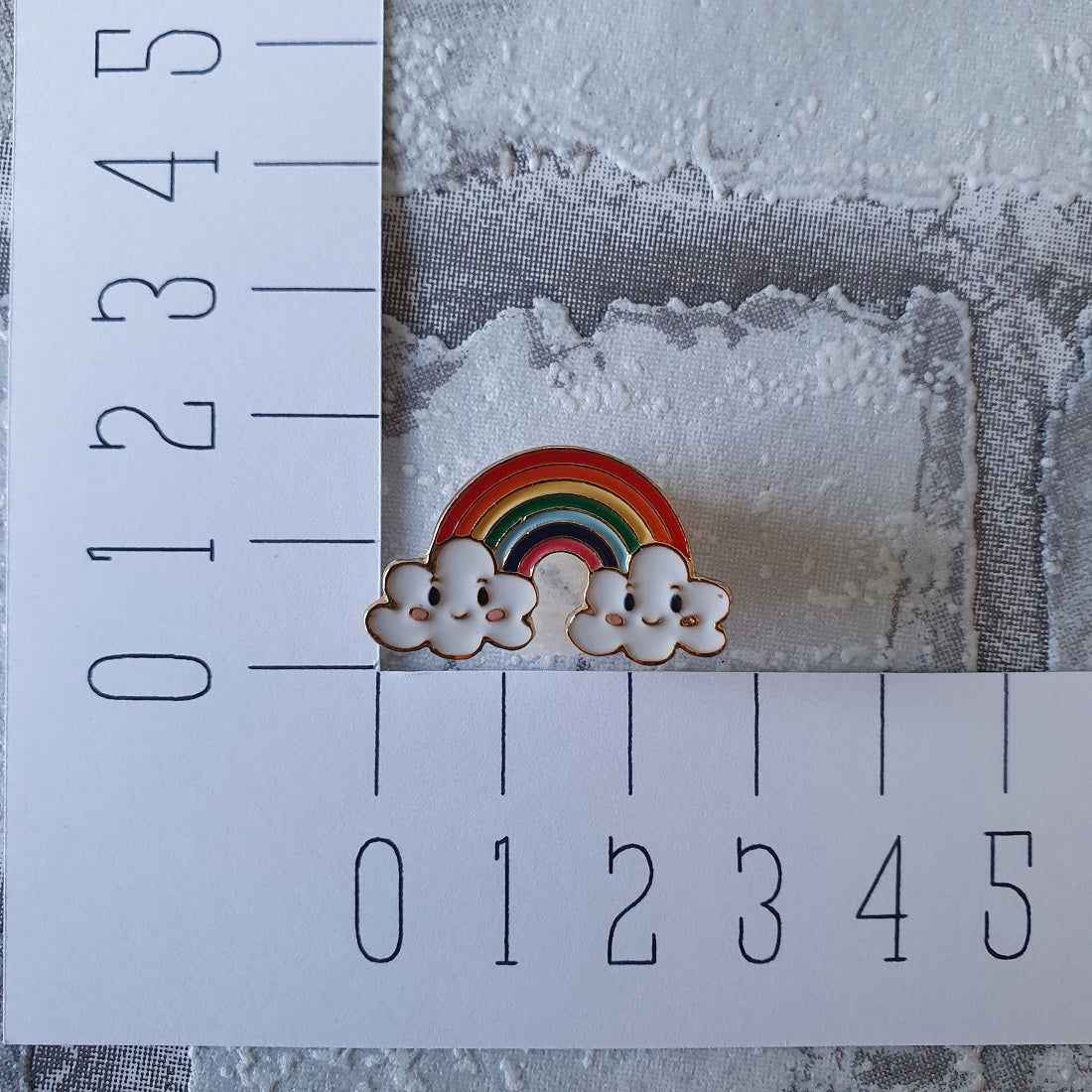 Enamel pin - Regenboog met wolken