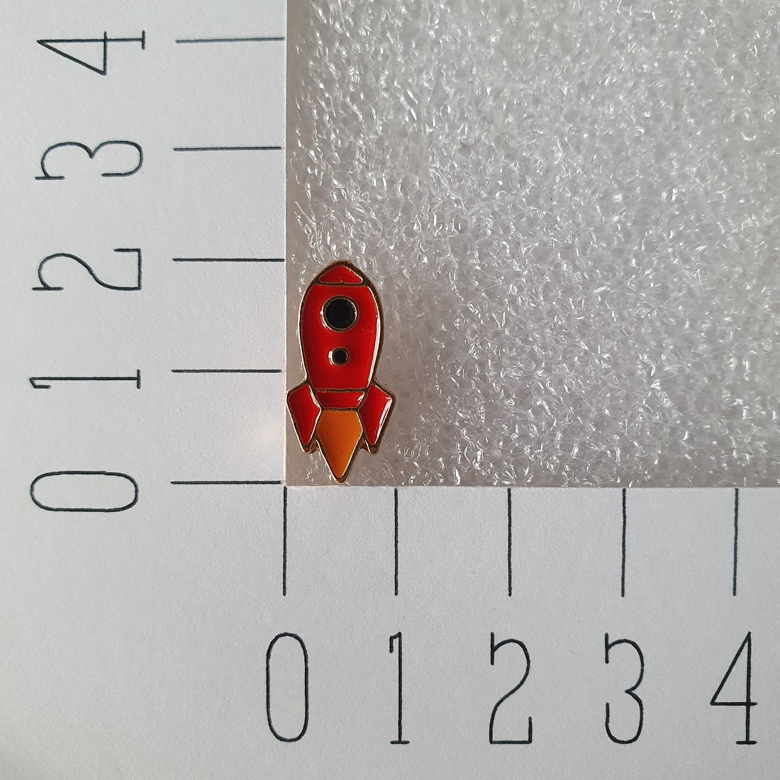 Enamel pin - Rode raket - Hobby en meer