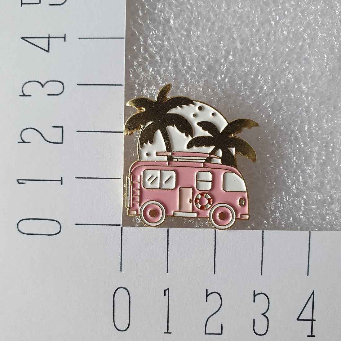 Enamel pin - Roze busje met palmbomen