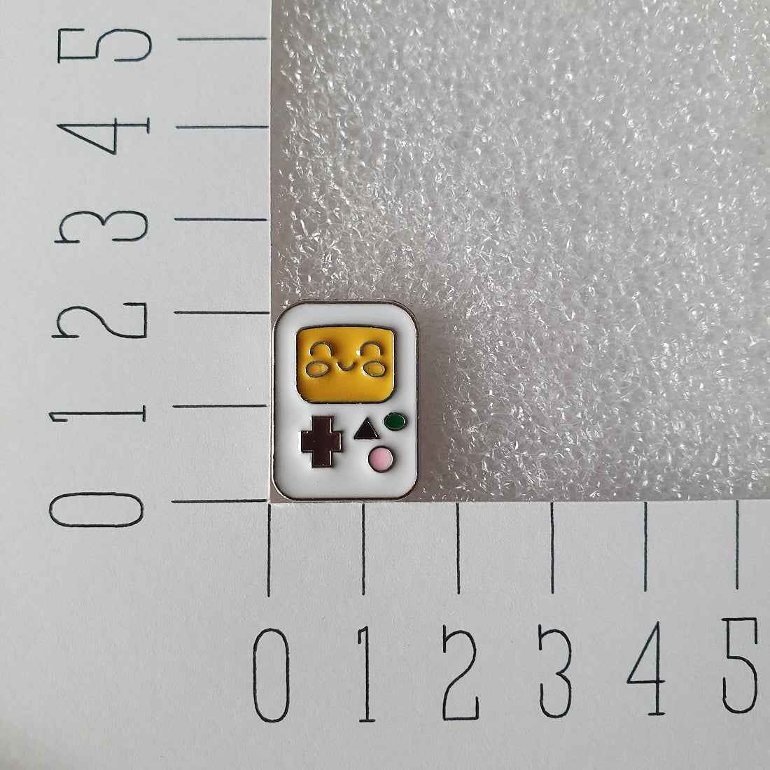 Enamel pin - Spelcomputer wit
