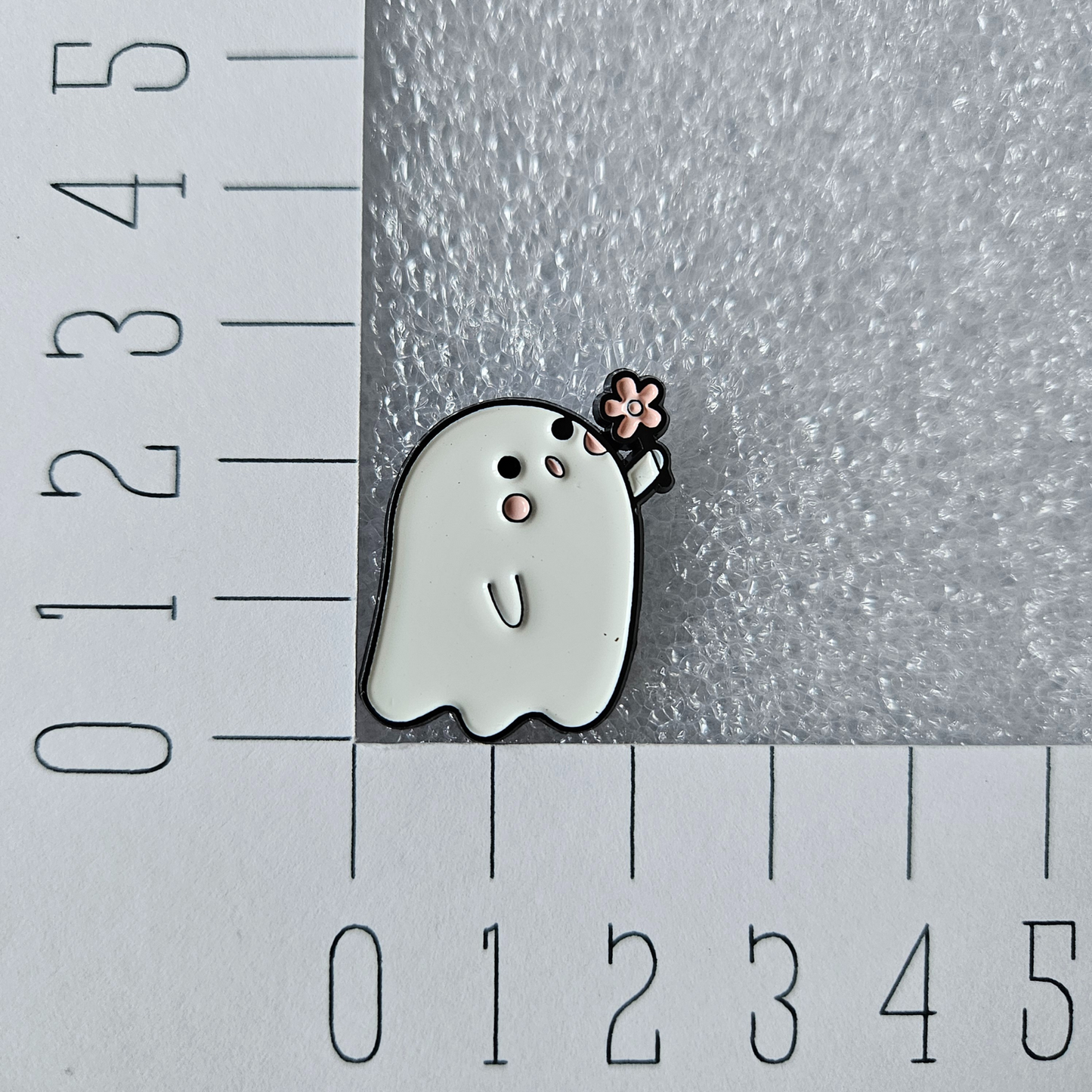 Enamel pin - Spook met bloem - Hobby en meer