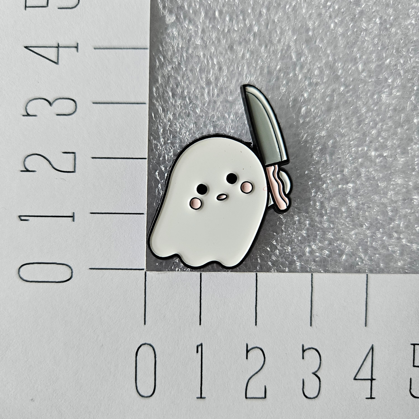 Enamel pin - Spook met mes - Hobby en meer