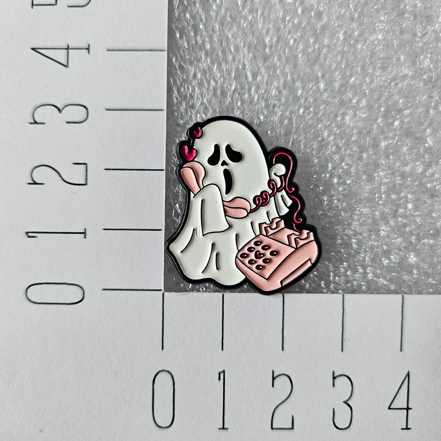 Enamel pin - Spook met telefoon - Hobby en meer