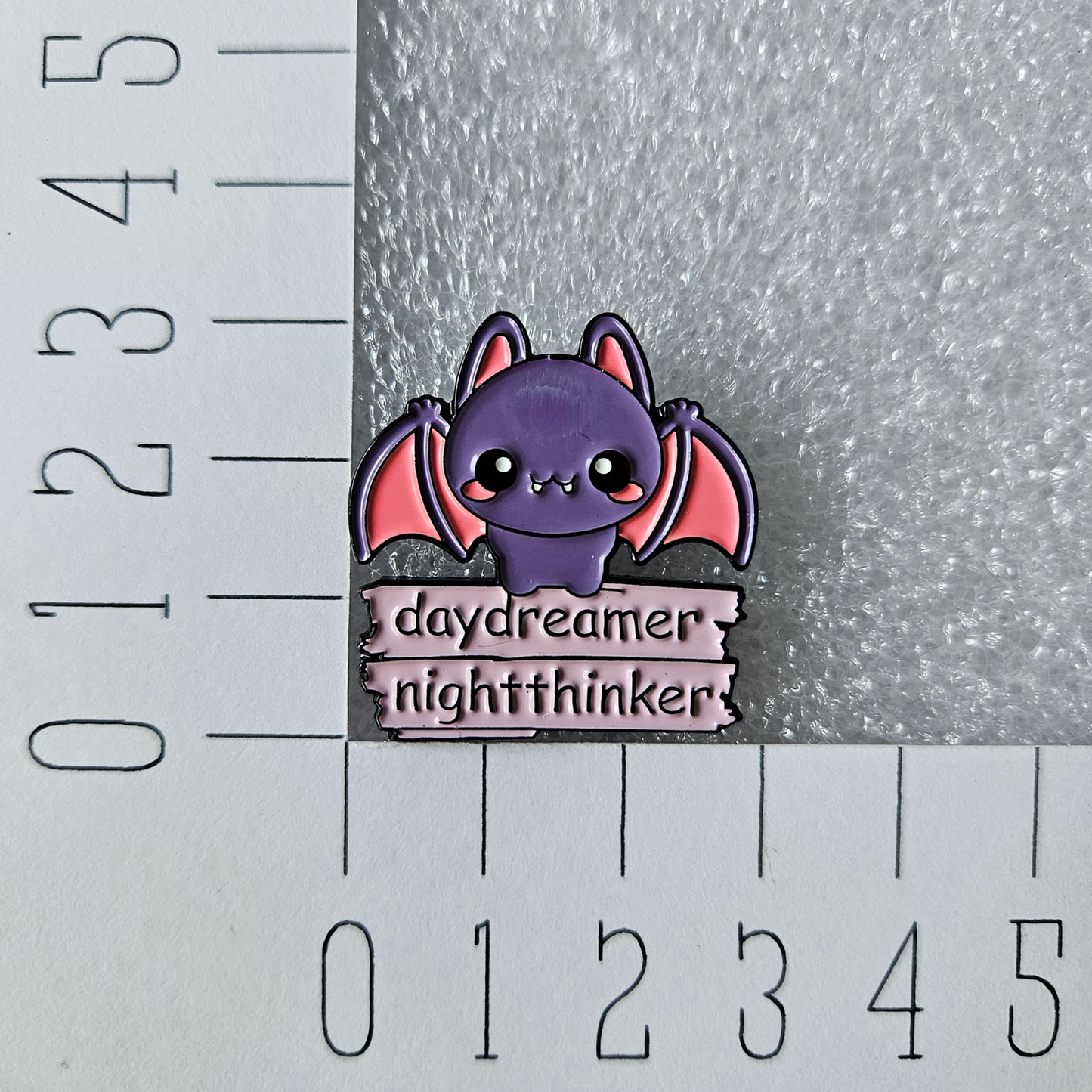 Enamel pin - Vleermuis day dreamer night thinker - Hobby en meer