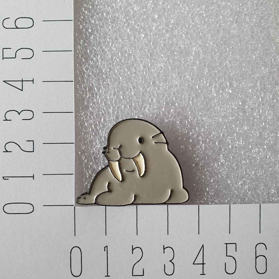Enamel pin - Walrus