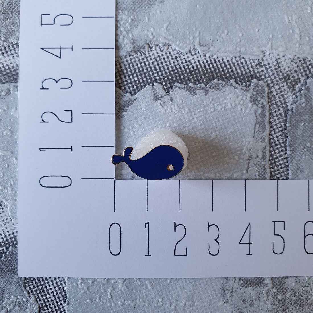 Enamel pin - Walvis