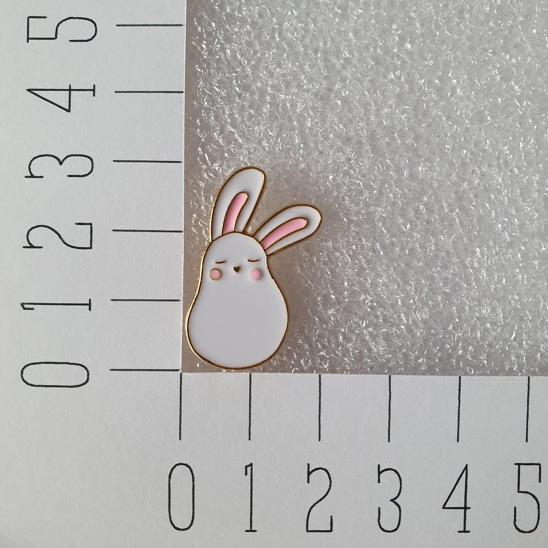 Enamel pin - Wit konijntje - Hobby en meer