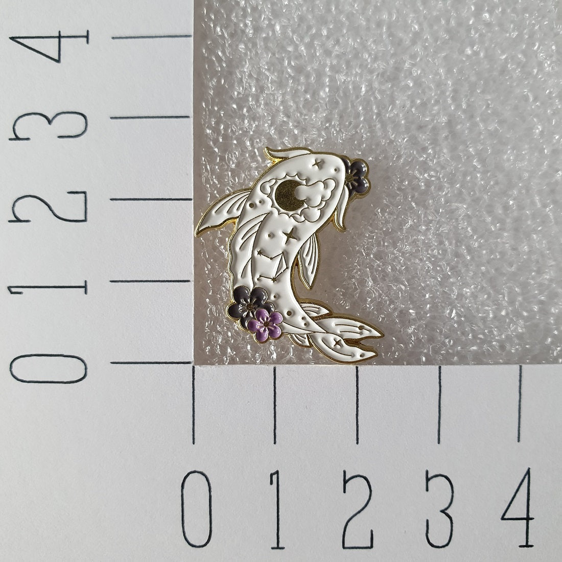 Enamel pin - Witte koi karper - Hobby en meer