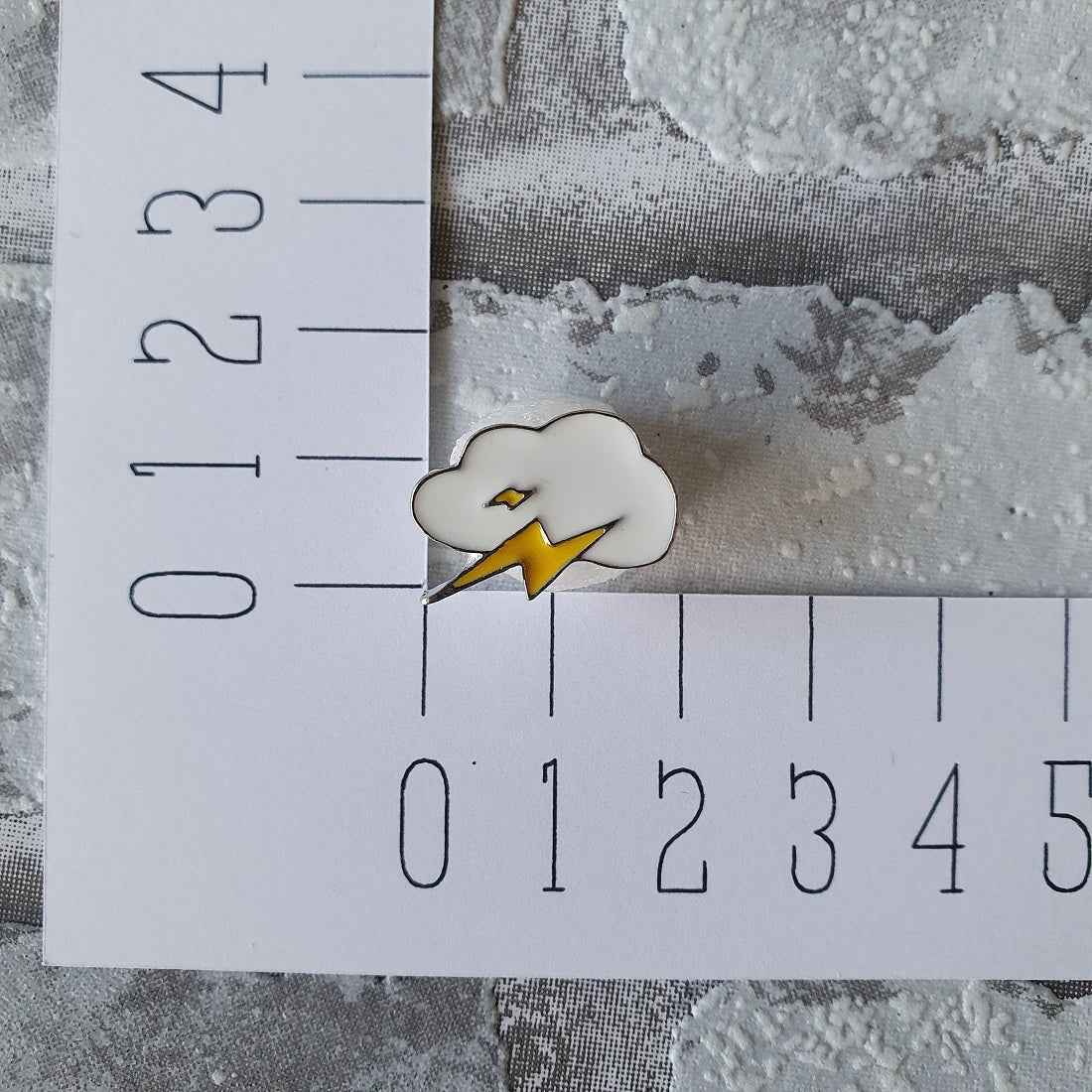 Enamel pin - Wolk met bliksem