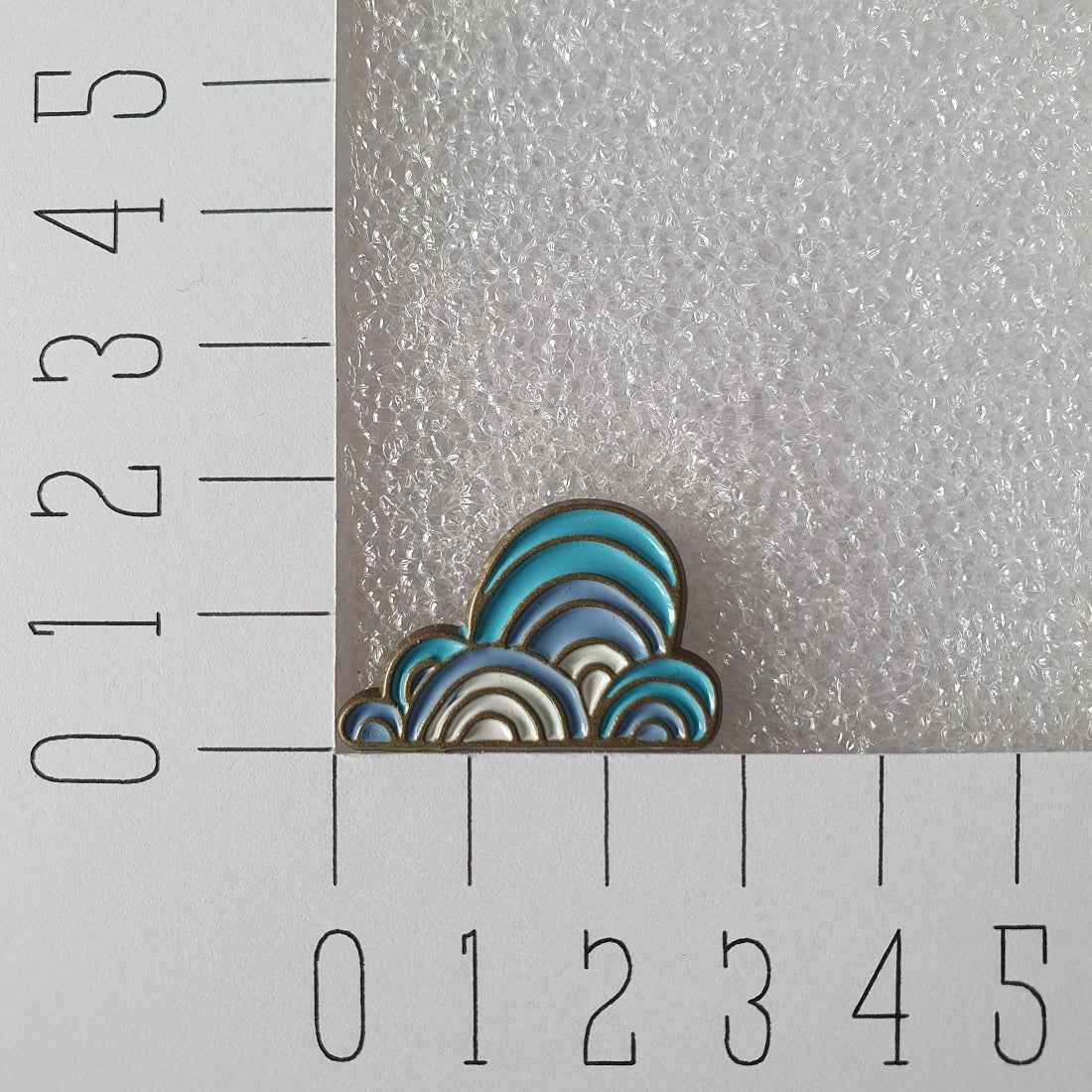 Enamel pin - Wolken