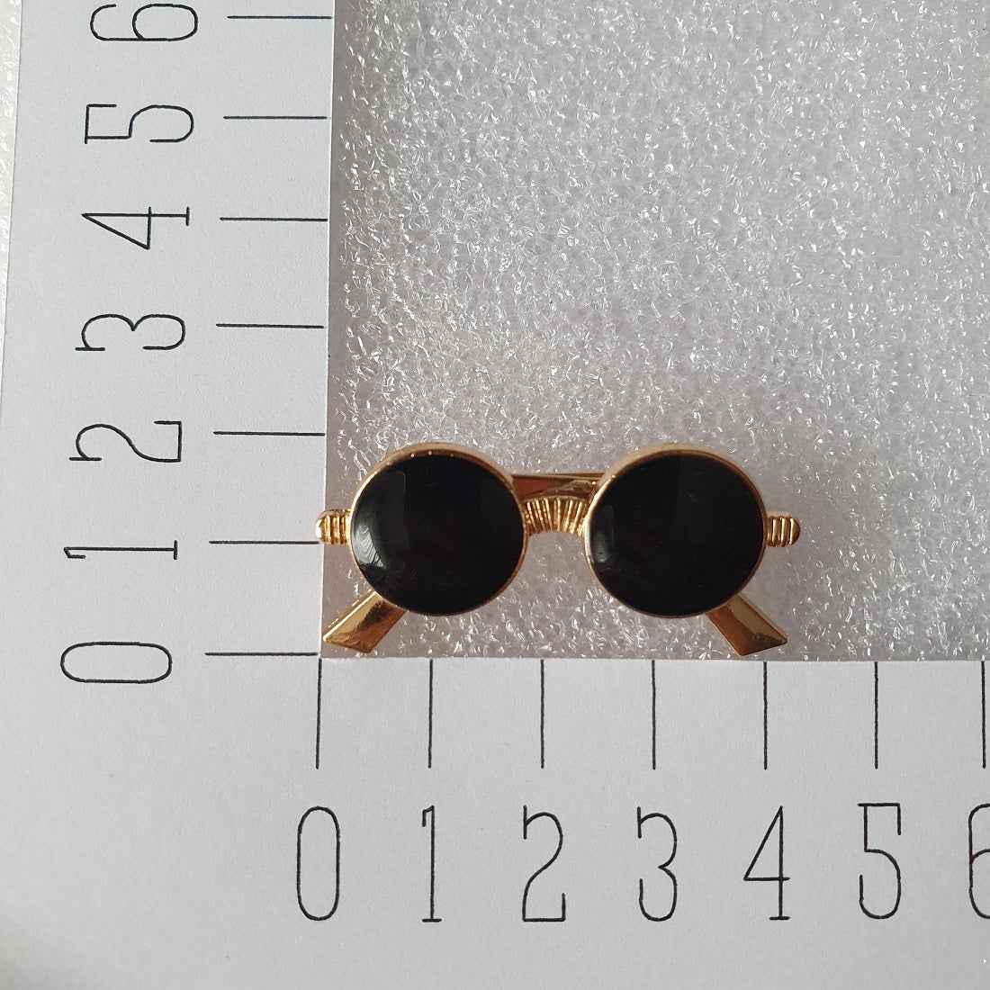 Enamel pin - Zonnebril
